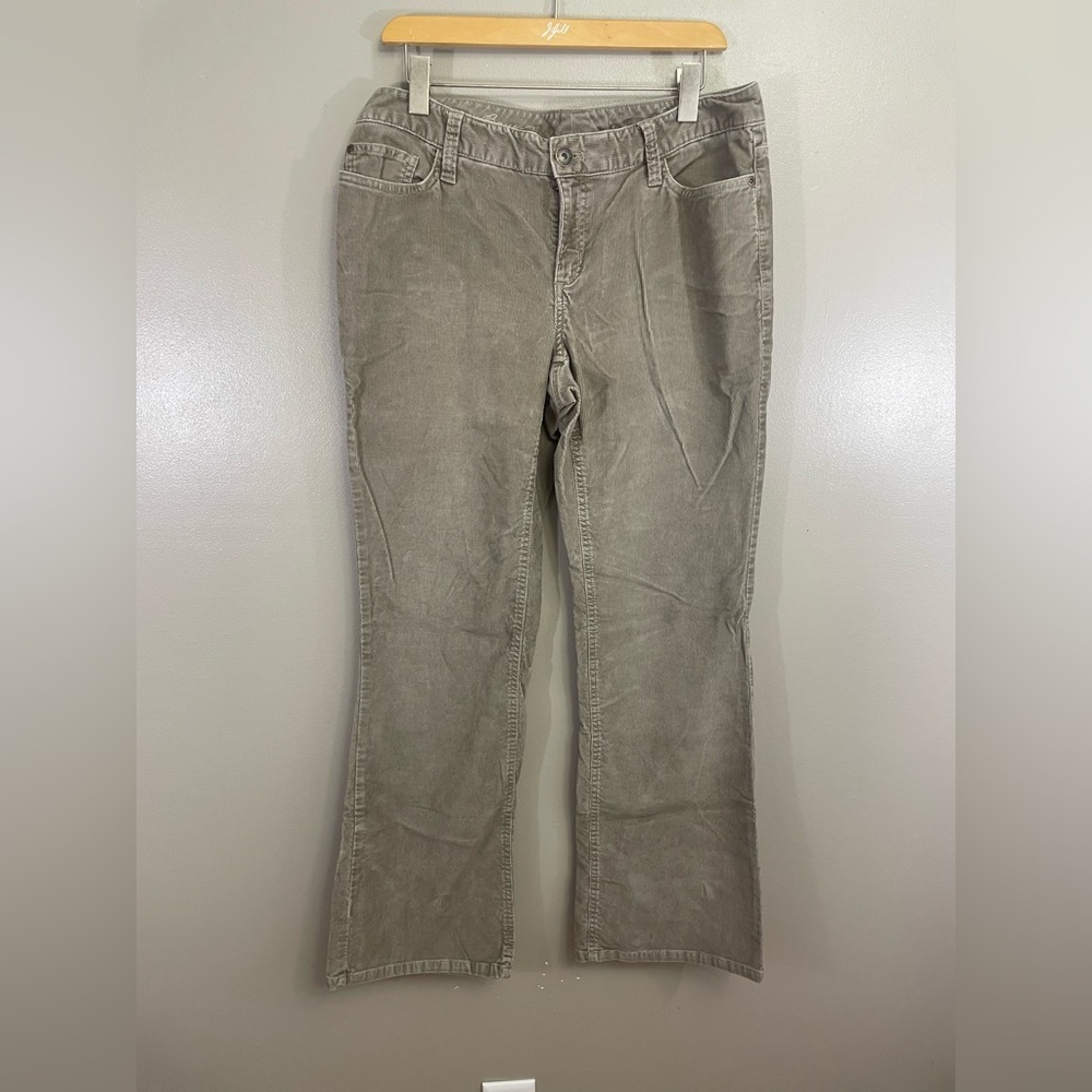 Eddie Bauer Curvy Bootcut corduroy Jeans pants Size 10 stretch tan